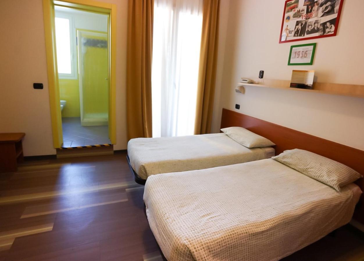 Hotel Morfeo - Young People Hotels (Adults Only) ริมินี ภายนอก รูปภาพ