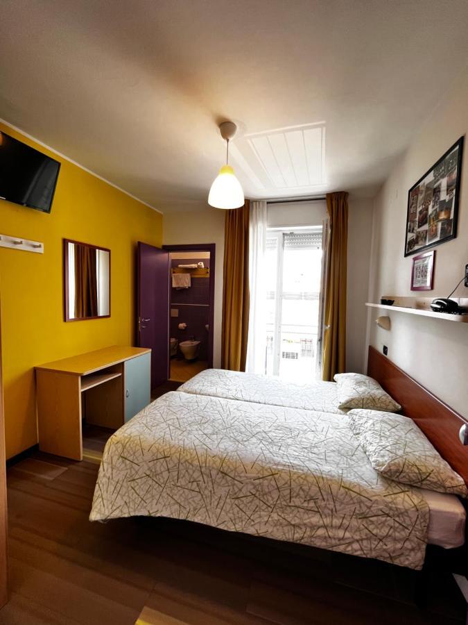 Hotel Morfeo - Young People Hotels (Adults Only) ริมินี ภายนอก รูปภาพ